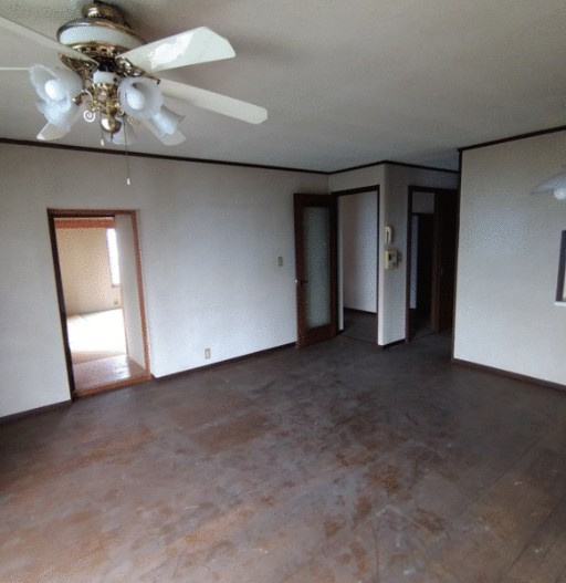 【中古】比企郡川島町八幡中古住宅の居間・リビング|ゆったりとしたリビングです