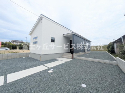 【外観】 | 磐田市大原 3期 新築一戸建て 2号棟 | 現在建築中の外観画像です。ご内覧は同じメーカーの完成物件へご案内いたしますので、いつでもご相談ください！