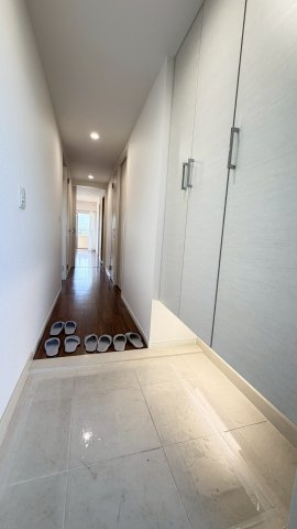 【玄関】 | 新規リフォーム　ザ・パークハウス府中南 | 十分な収納力を備えた靴箱。玄関全体のスペースも十分です！