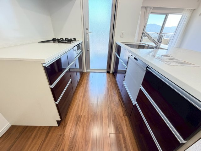 【キッチン】 | 新規リフォーム　ザ・パークハウス府中南 | お料理しながらでも家族とのコミュニケーションはバッチリです！