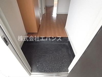 【玄関】 | スプリングチェリーⅡ | 収納もある玄関です