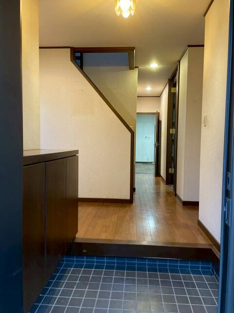 宇都宮市西川田５丁目　６ＬＤＫ　中古住宅の玄関