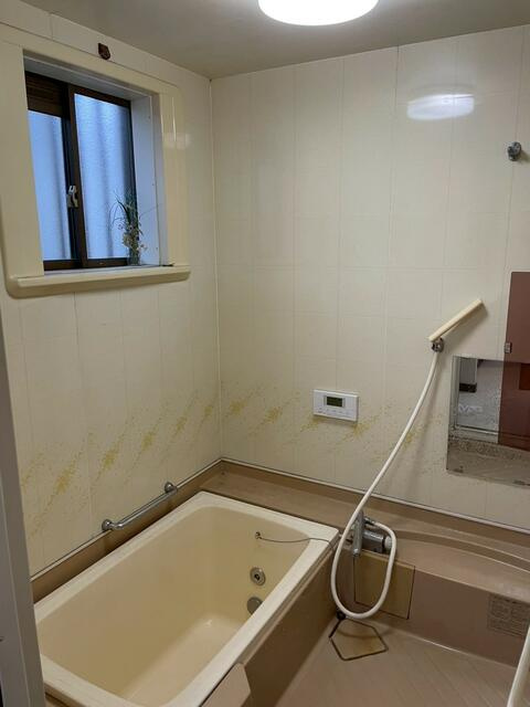 宇都宮市西川田５丁目　６ＬＤＫ　中古住宅の浴室