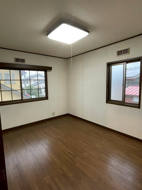 宇都宮市西川田５丁目　６ＬＤＫ　中古住宅の洋室