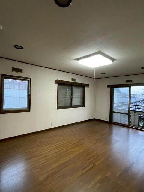 宇都宮市西川田５丁目　６ＬＤＫ　中古住宅の居間・リビング