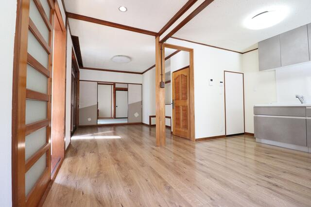 宇都宮市砥上町　4ＬＤＫ　中古住宅の居間・リビング