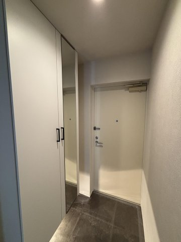 【玄関】 | グリーンマンション南福岡 | 玄関には収能力の高いシューズボックスと姿見までセットされています