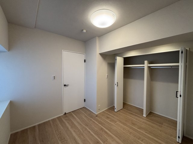 【洋室】 | グリーンマンション南福岡 | 各部屋はゆったりとしており全室クローゼットを完備しています！収納が多いお家はすっきりして快適空間です