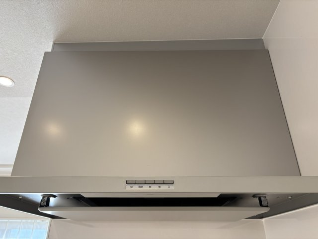 【キッチン】 | グリーンマンション南福岡 | 汚れが気になりがちなレンジフードも新品に交換済みです