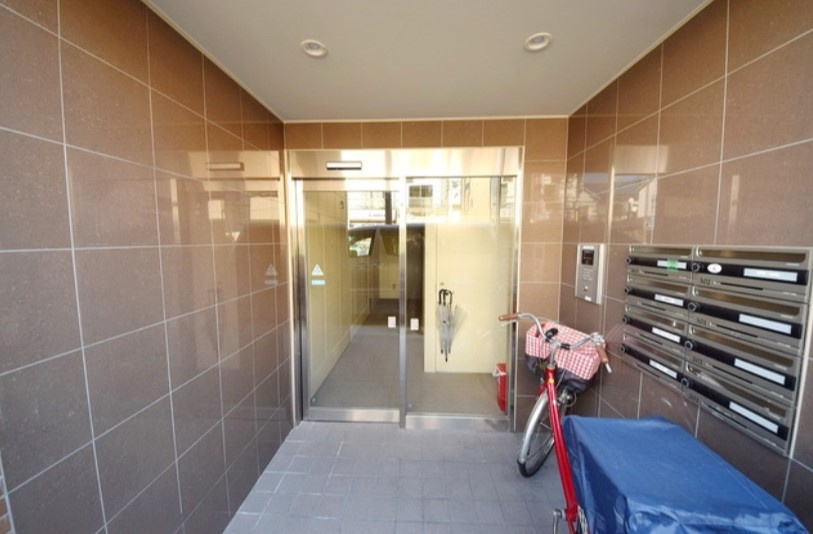 エスポワール西が丘のエントランス