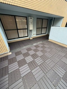 【バルコニー】 | サンライフ六本松 | バルコニーはタイル張りなので汚れにくく、お掃除もしやすいです