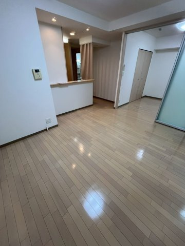 コンフォート大阪天満宮の居間・リビング