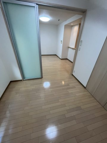 コンフォート大阪天満宮の居間・リビング