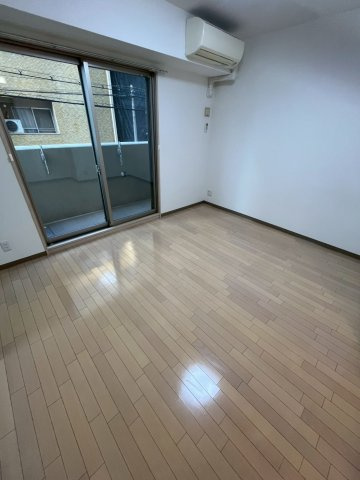 コンフォート大阪天満宮の居間・リビング