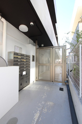 建物入口付近