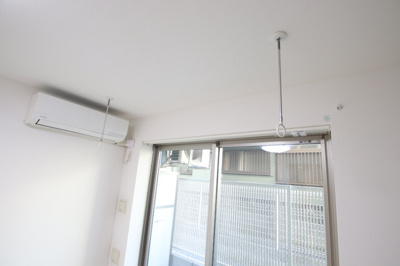 雨の日も嬉しい　室内に物干し竿設置できます♪