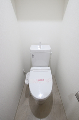 温水洗浄便座付きのトイレです◎