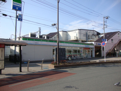 【周辺】 | コンフォルト・Ｔ | ファミリーマートまで560ｍ