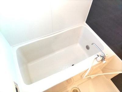 リビングには室内物干・エアコン・バルコニー付