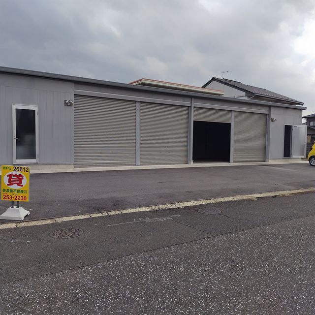 本巣市仏生寺の倉庫の駐車場