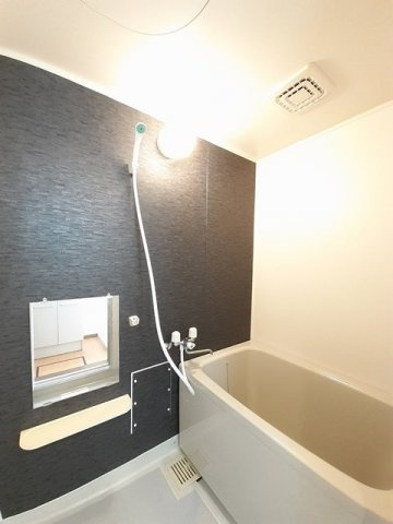 ボンレーブⅡの浴室|落ち着いた空間のお風呂です