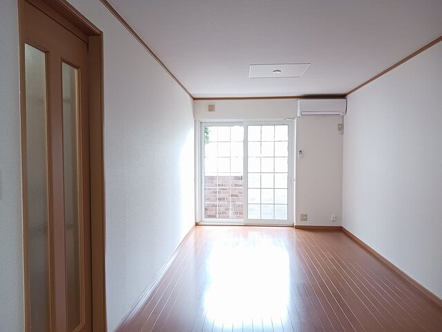 プルミエ・アムールⅢの居間・リビング|ゆったりとしたリビングです