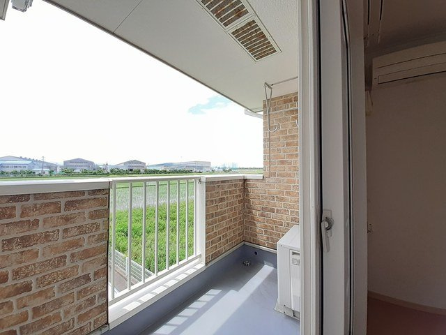 アピュエースのバルコニー|バルコニーからの眺めを楽しみながら食事をしませんか