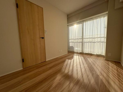 【洋室】 | 日商岩井草加マンション | ●洋室5.5帖●