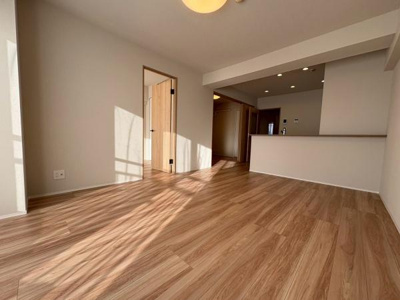 【居間・リビング】 | 日商岩井草加マンション | ●LDK13.5帖●