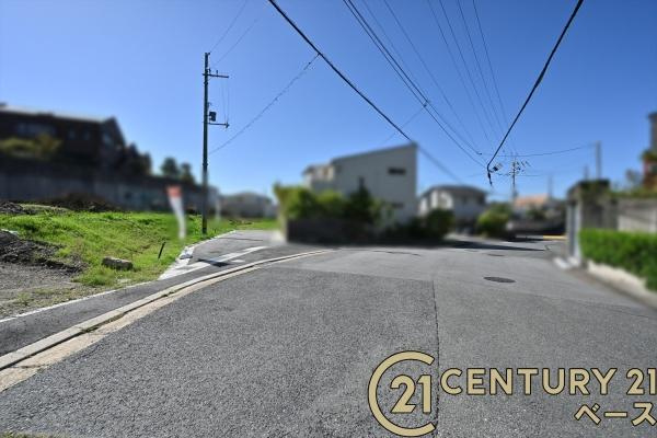 リーブルガーデン押熊町 ３号棟 ／新築一戸建の前面道路含む現地写真|■現地撮影写真■コンビニが徒歩圏内に近接しています。