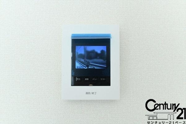 リーブルガーデン押熊町 ５号棟 ／新築一戸建の内観：施工例|■ＴＶモニター付きインターホンで防犯対策もバッチリ！来客も一目でわかり安心です！■