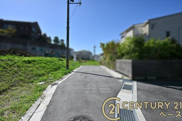 リーブルガーデン押熊町 ５号棟 ／新築一戸建の前面道路含む現地写真|■現地撮影写真■コンビニが徒歩圏内に近接しています。