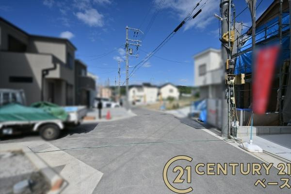 柏原市国分東条町の新築一戸建の前面道路含む現地写真|■現地撮影写真■コンビニが徒歩圏内に近接しています。