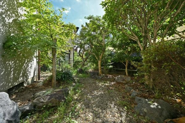 葛城市兵家の中古一戸建の庭|■現地撮影写真■家庭菜園やガーデニングなど多用途に楽しめるお庭付き！