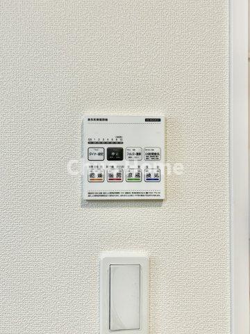 江戸川区東小岩1丁目新築分譲住宅の冷暖房・空調設備|【浴室乾燥機】暖房・冷風・換気・乾燥が可能です。毎日を快適に過ごせるうれしい機能が揃っています。雨の日の洗濯物も安心です。