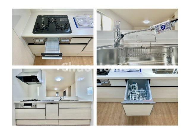 江戸川区東小岩1丁目新築分譲住宅のキッチン|【システムキッチン】ワイドで収納豊富な使い勝手の良いカウンターキッチンには、食洗器や伸縮タイプのキッチン水栓、三ツ口コンロ・魚焼きグリルなどの便利な設備が標準完備されています。