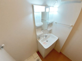 【洗面所】 | Ｅハイム　ＮＥＯ　Ｄ | コンパクトで使いやすい洗面所