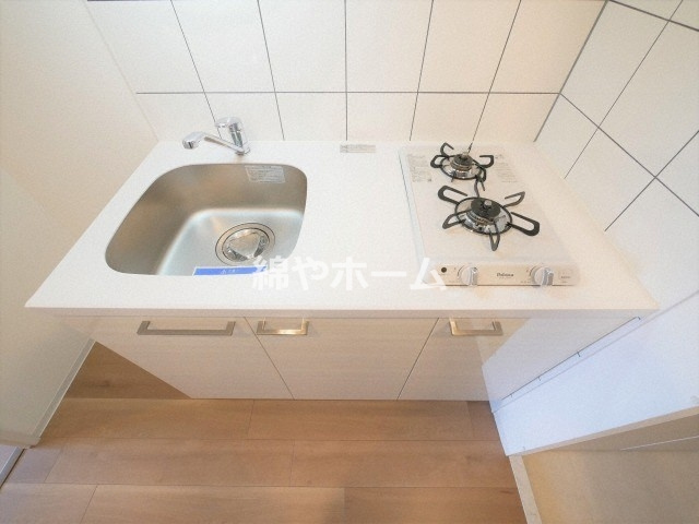 エスリード難波ザ・ゲートのキッチン|コンパクトなキッチンで掃除もラクラク