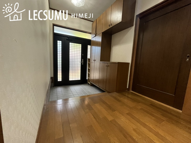 たつの市御津町朝臣／中古戸建の玄関