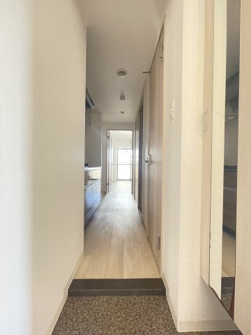 メゾンエスプリ生田の玄関