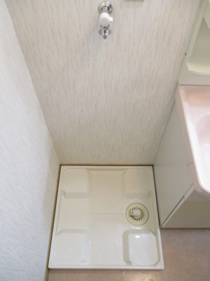 【設備】 | エクセレンスやまだB | 洗濯機置場