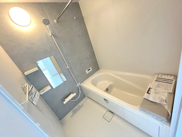 【浴室】 | 春日市惣利4丁目1期　1号棟（全1棟）【仲介手数料無料・0円】 | 現地写真。浴室です。