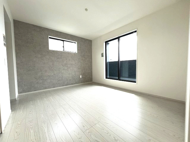 【寝室】 | 春日市惣利4丁目1期　1号棟（全1棟）【仲介手数料無料・0円】 | 現地写真。2階主寝室です。