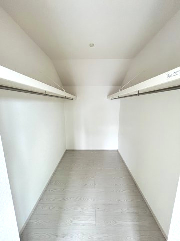 【収納】 | 春日市惣利4丁目1期　1号棟（全1棟）【仲介手数料無料・0円】 | 現地写真。ウォークインクローゼットです。