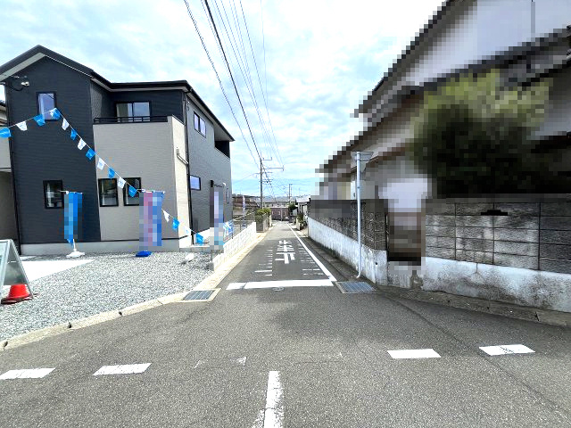【その他】 | 春日市惣利4丁目1期　1号棟（全1棟）【仲介手数料無料・0円】 | 現地写真。前面道路です。