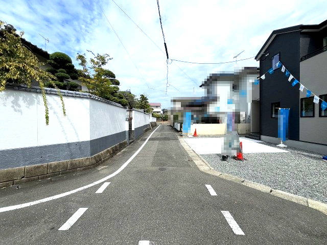 【その他】 | 春日市惣利4丁目1期　1号棟（全1棟）【仲介手数料無料・0円】 | 現地写真。前面道路です。