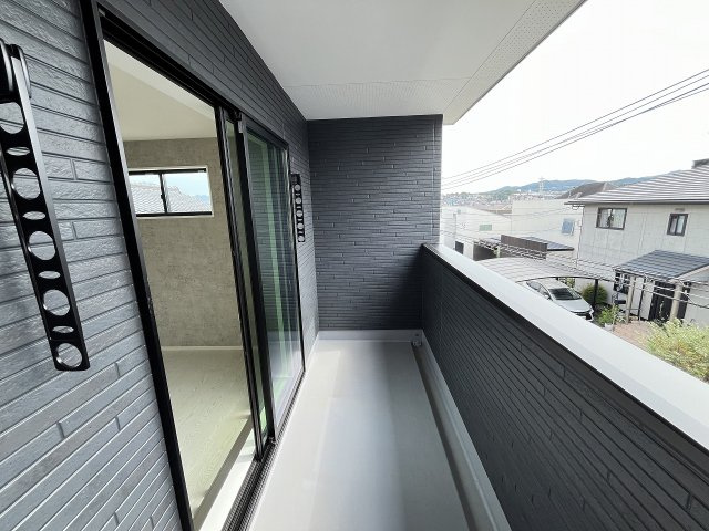 【バルコニー】 | 春日市惣利4丁目1期　1号棟（全1棟）【仲介手数料無料・0円】 | 現地写真。インナーバルコニーです。