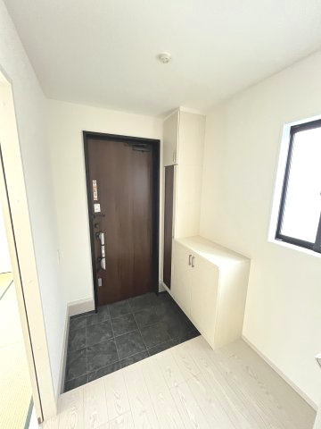 【玄関】 | 春日市惣利4丁目1期　1号棟（全1棟）【仲介手数料無料・0円】 | 現地写真。