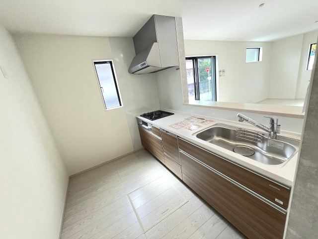 【キッチン】 | 春日市惣利4丁目1期　1号棟（全1棟）【仲介手数料無料・0円】 | 現地写真。