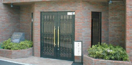 トーシンフェニックス桜上水弐番館のエントランス